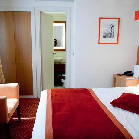 Westside Arc de Triomphe Hotel-3
